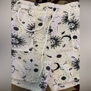 NWT Justify Sun Moon Stars Celestial White Shorts - Large